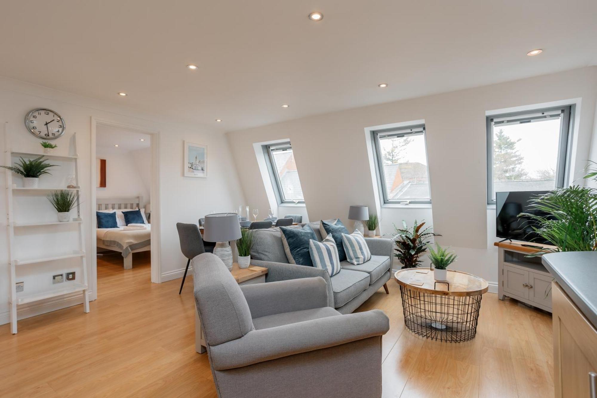 Starhost Residences - Central 3 Bed Apartment At Regents Court, Newbury 뉴버리 외부 사진