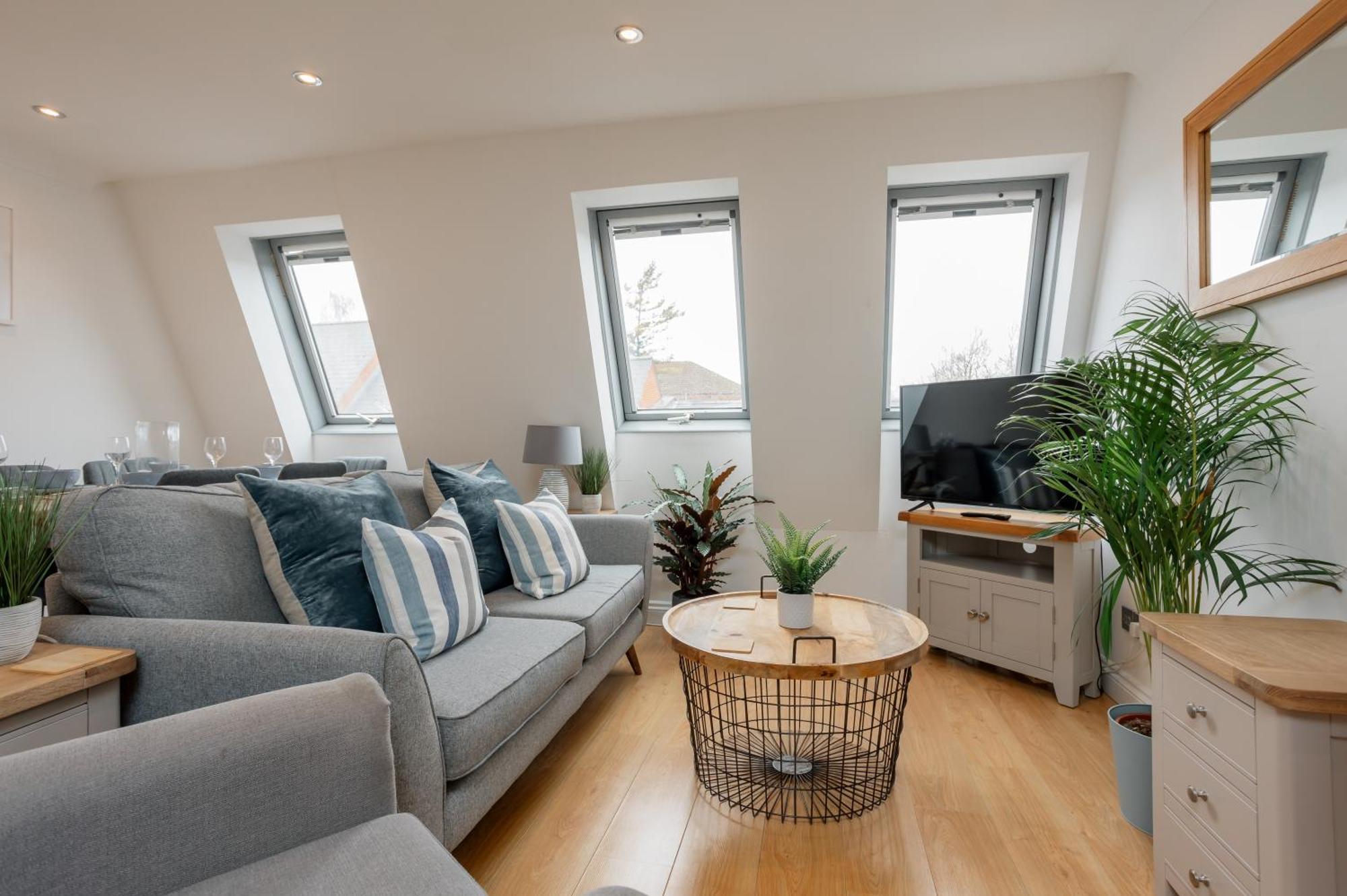 Starhost Residences - Central 3 Bed Apartment At Regents Court, Newbury 뉴버리 외부 사진