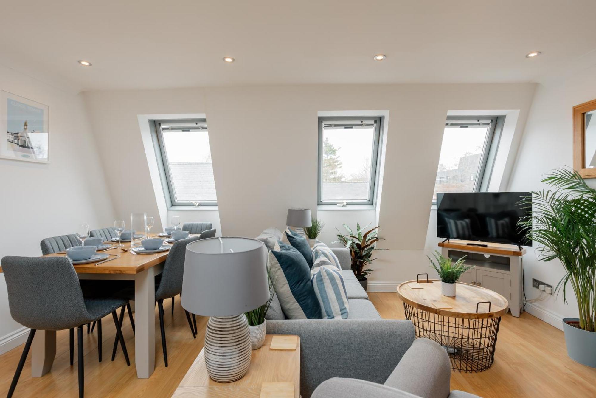 Starhost Residences - Central 3 Bed Apartment At Regents Court, Newbury 뉴버리 외부 사진