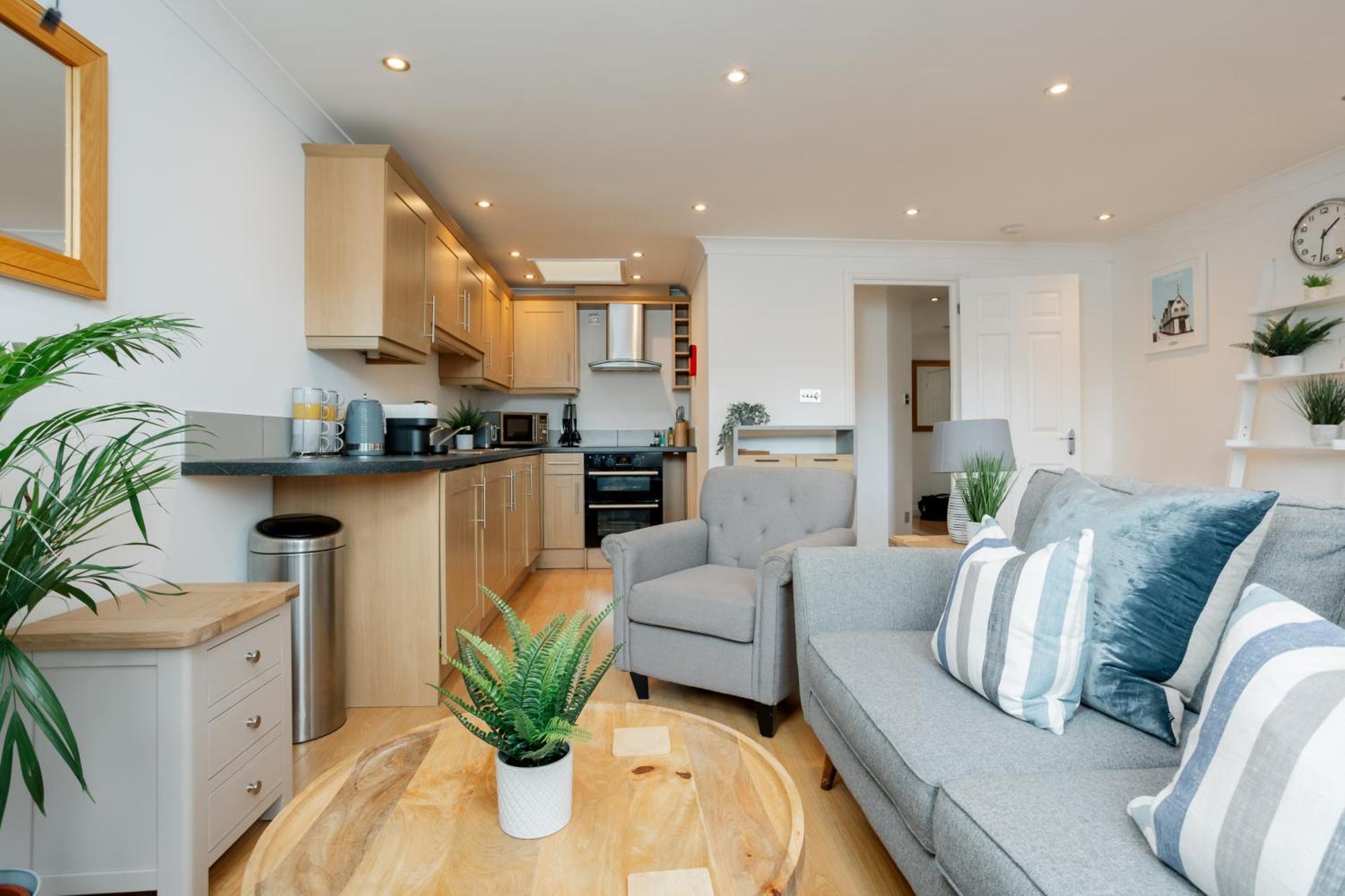 Starhost Residences - Central 3 Bed Apartment At Regents Court, Newbury 뉴버리 외부 사진